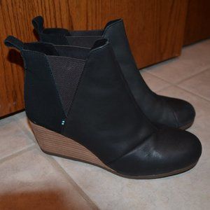 TOMS size 9 black leather Kelsey wedge bootie